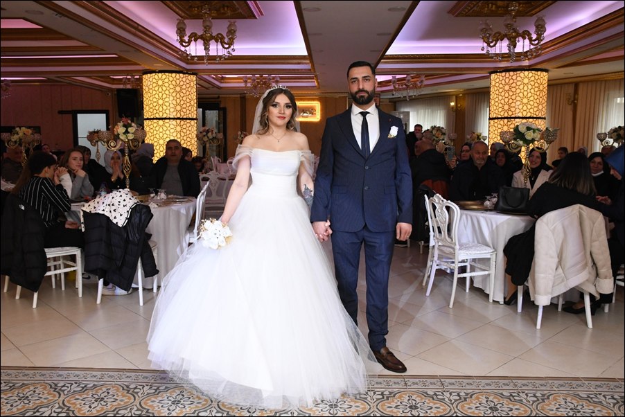 Pendik'teki Salon Asır, düğün ve davetler için mükemmel bir mekan sunar. Şık konseptleri ve profesyonel hizmetleriyle özel günlerinizi unutulmaz kılar.