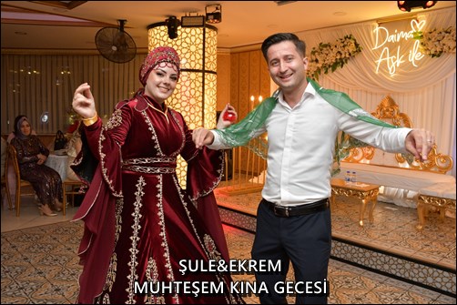 Şule Gelinimizin Büyüleyici Muhteşem Kına Gecesi Şule Gelinimizin Büyüleyici Muhteşem Kına Gecesi